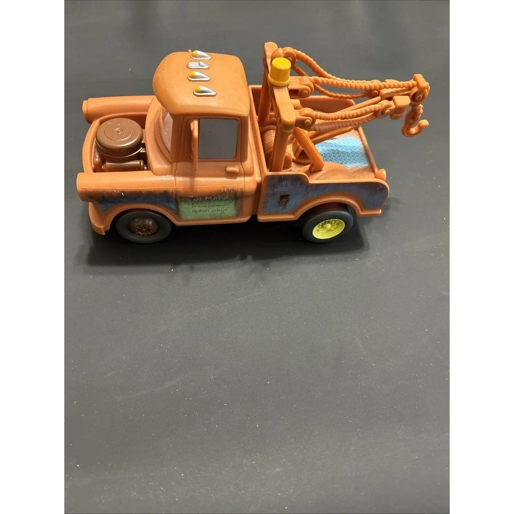 Disney Pixar Cars Lot - Mack Transforming Playset Hauler & Moving Moments Mater